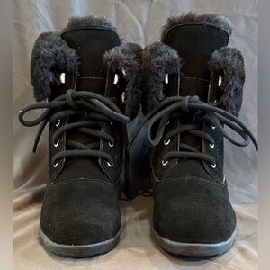 Style & Co. Women’s versatile Black Furry Boots Sz 8 w/try on wear